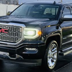 2017 GMC SIERRA 1500 DENALI 4x4 Fully Loaded !!!
