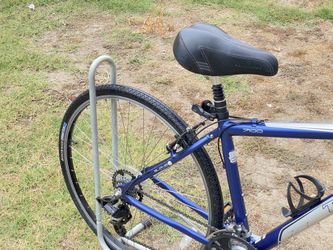 Hybrid Trek 7100 Frame Size 17.5 Tires 700 for Sale in Garden