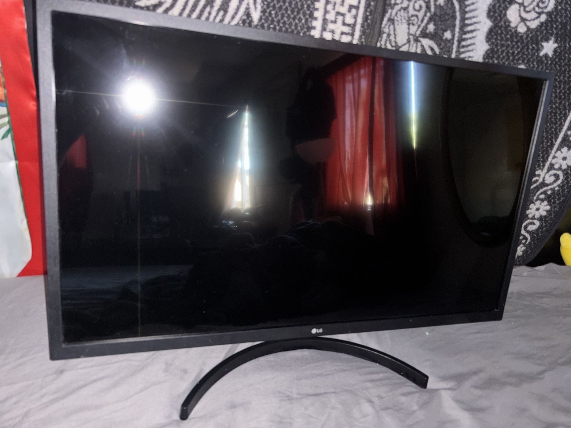 32” LG Monitor