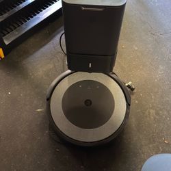 Roomba I4 Vacuum With Auto Empty Stand