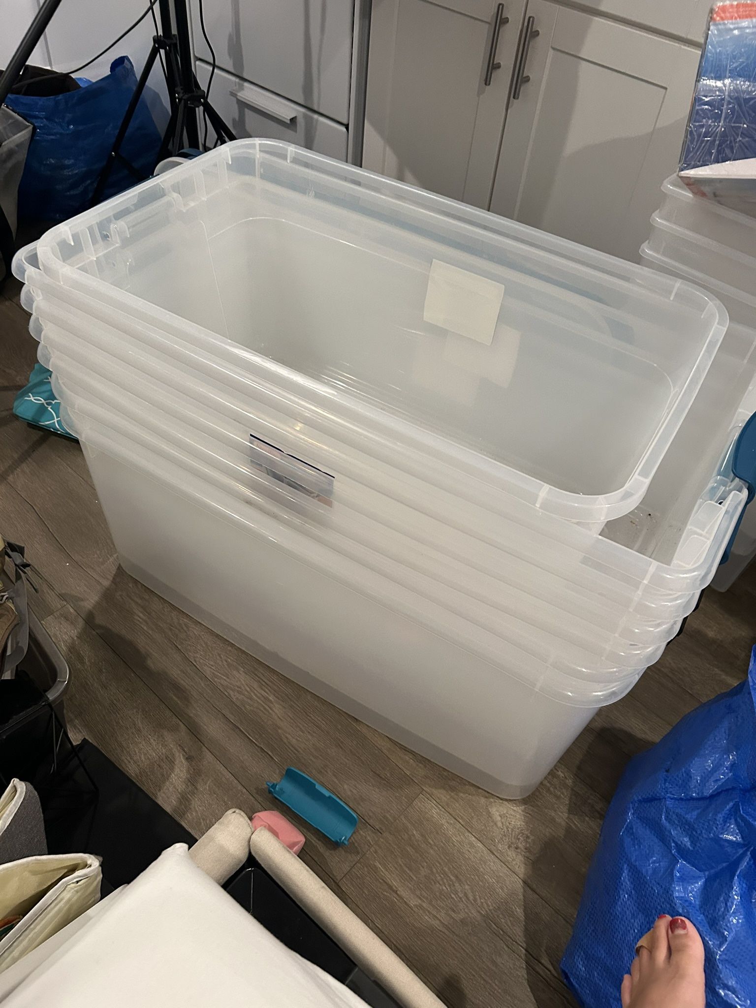 π¦ 7 Large Sterilite Storage Bins w/ Lids β $120 β West Hollywood