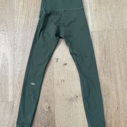 Alo Yoga Pant, Size Small 