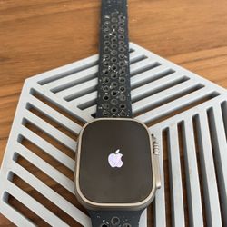 Apple Watch Ultra 1 (2022) - 49mm Titanium