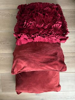 3 red pillows