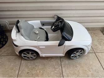 6 volt Audi ride in power wheel with brand  NEW battery