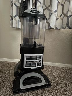 Shark Navigator Lift-Away Deluxe Upright Vacuum