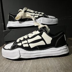 Black Maison miharas