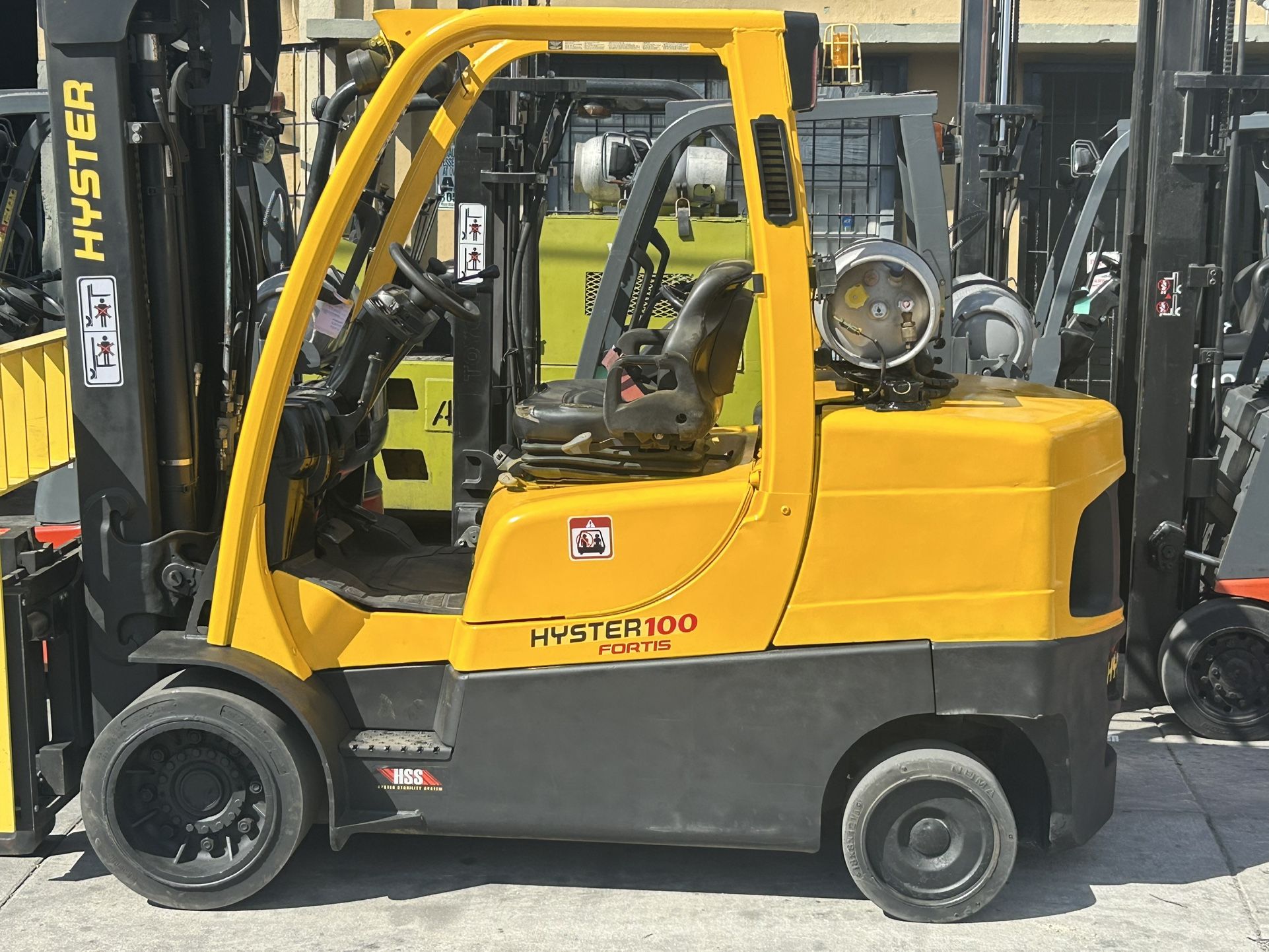 Forklift Hyster 10,000 Lbs Super Strong