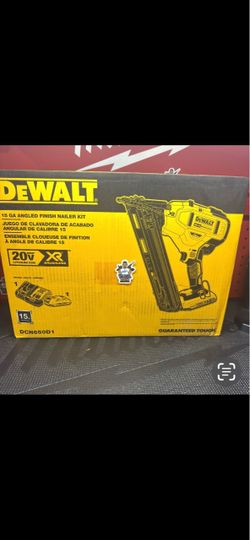 DeWalt 20V XR 15GA Angled Finish Nailer Kit. nueva $300 obo