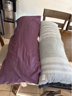 Set of 2 body pillows