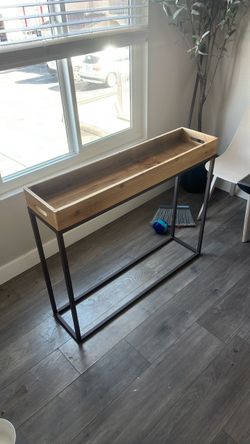 Entry way table nice !!