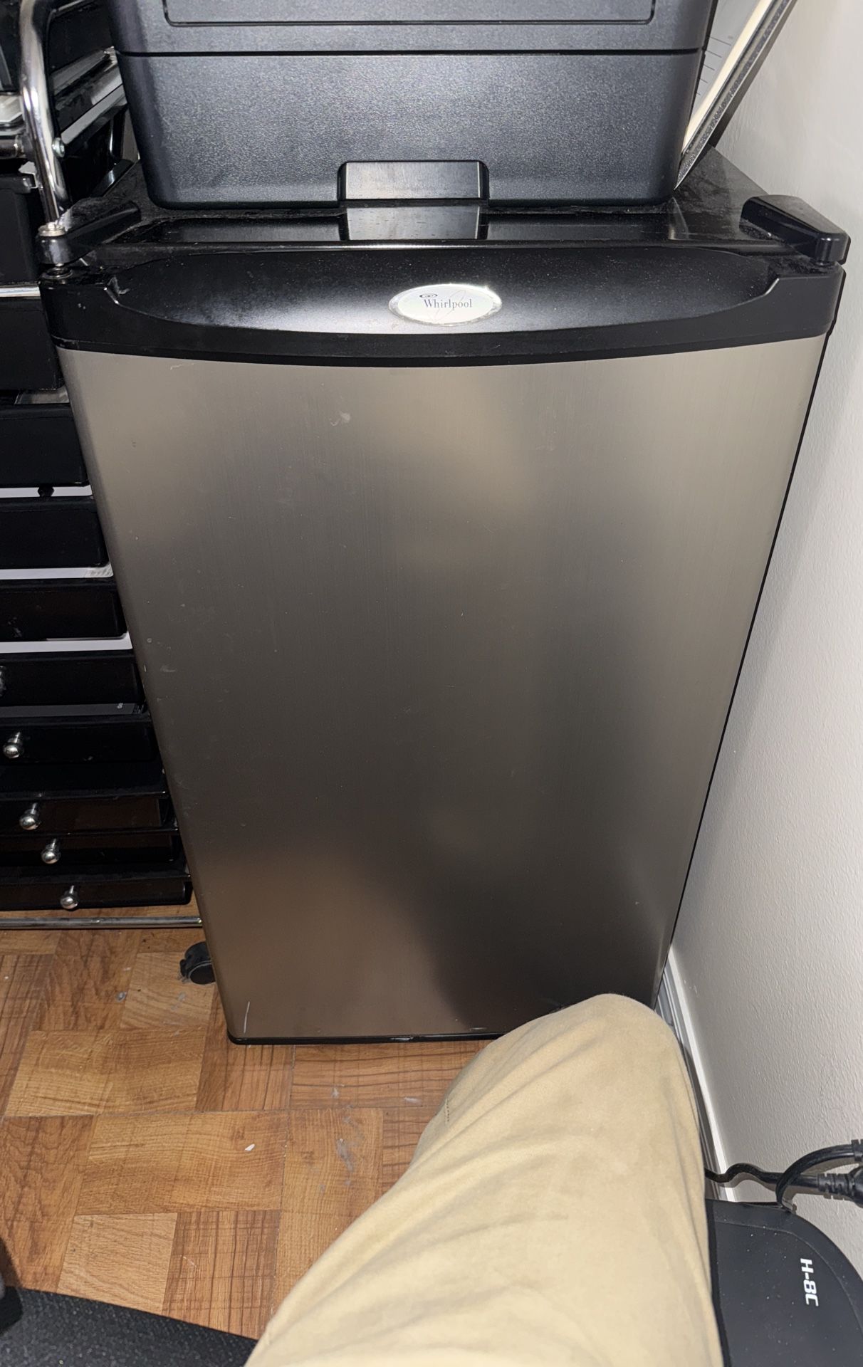Whirlpool Mini Fridge Works Perfectly 