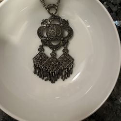 Vintage Silver Toned Pendant 24 Inch Necklace 
