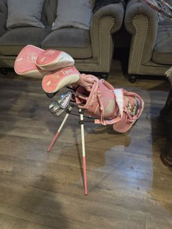 GOLF CLUBS WITH STAND BAG (JUNIOR FLEX )GREAT SET FOR BEGINNERS