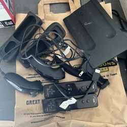 Bundle Of Nintendo Wii Controllers 