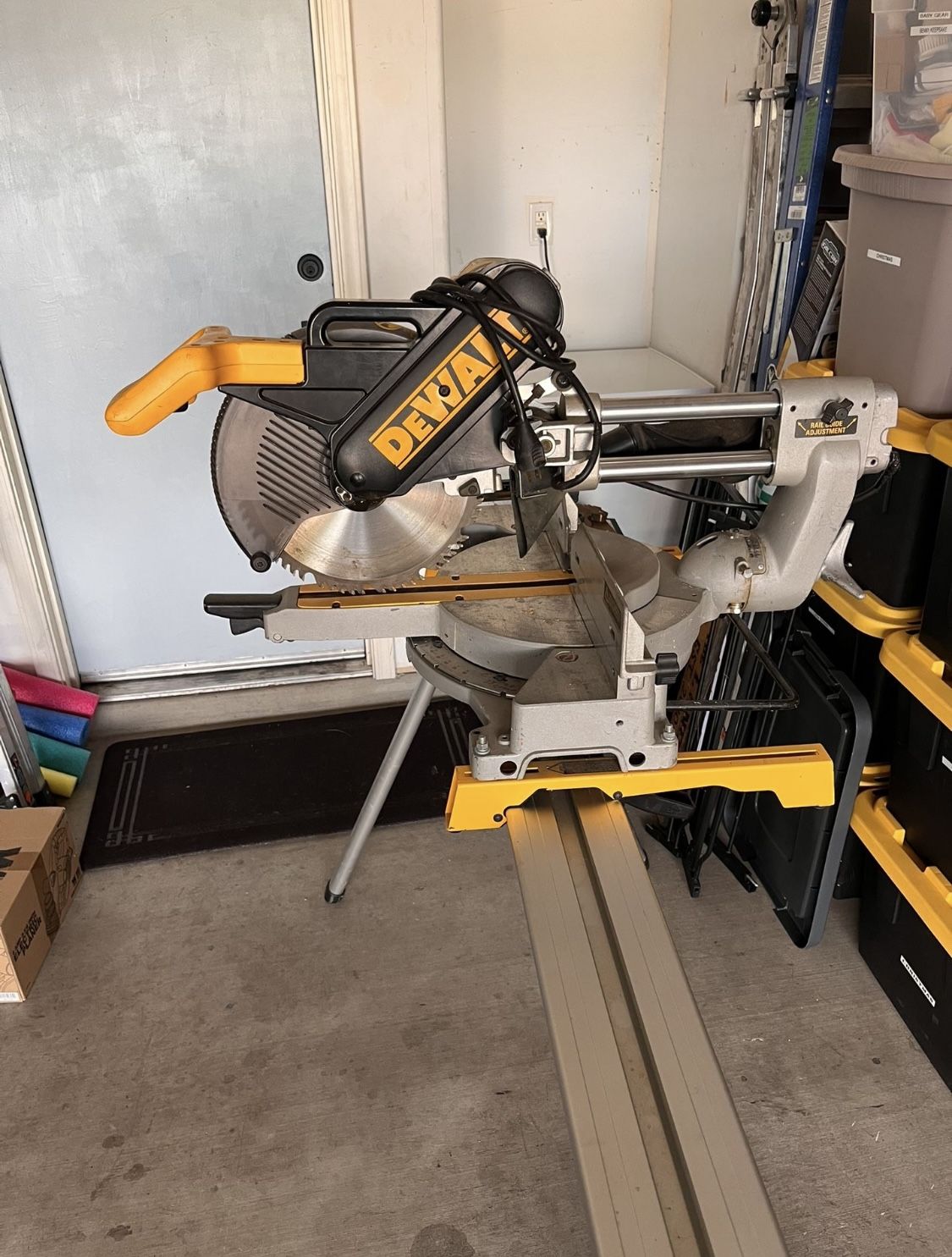 Dewalt 12” Compound Miter Saw w/ Stand