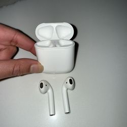 Apple AirPods 2nd Generation (Like New)
