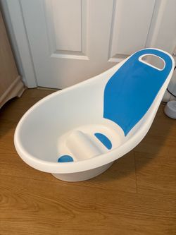 Munchkin Sit & Soak Dual-Stage Baby Bathtub – White/Blue (Gently Used)