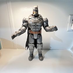 BATMAN "BATTLE STRIKE" DC 12 INCH ACTION FIGURE WITH 20 DIFFERENT PHRASES