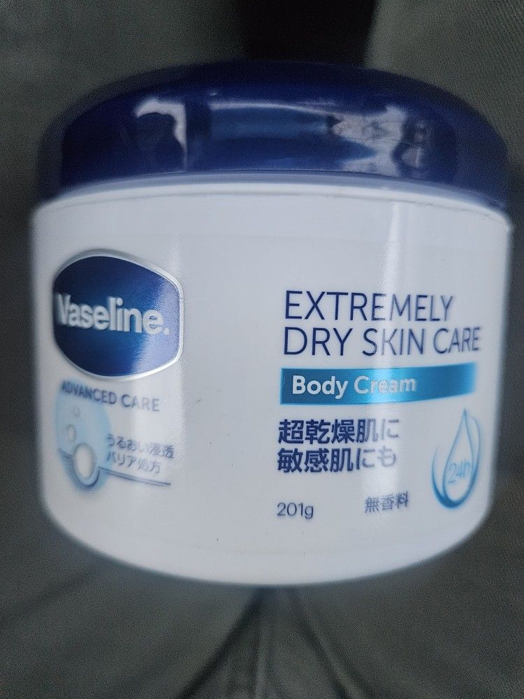 Vaseline Extremely Dry Skin Care Body Cream