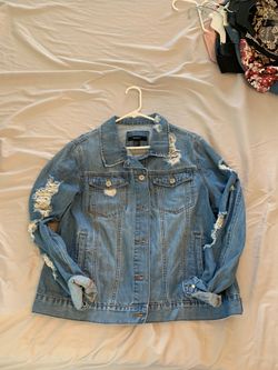 Women’s Forever 21plus size 2x distressed Jean jacket