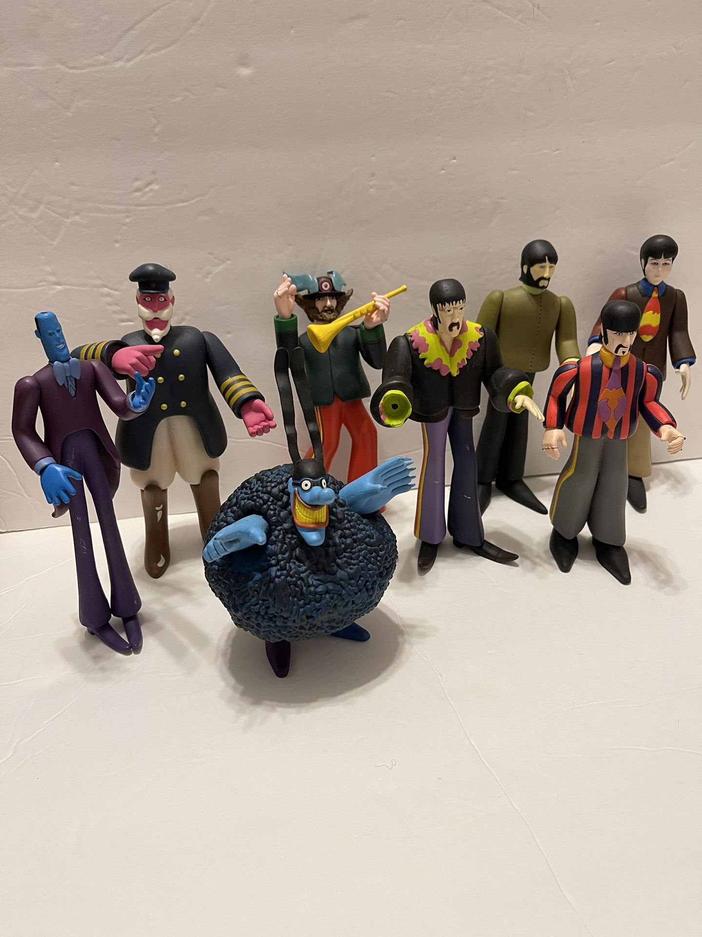 BEATLES 2000 Yellow Sub Sgt Peppers Lonely Hearts Club Band Figures