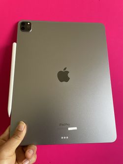 Apple IPad Pro 12.9” 6th Generation (M2 chip / Liquid XDR display/ 2022 ) 128GB with keyboard, pen & Accessories (1TB $1099) 