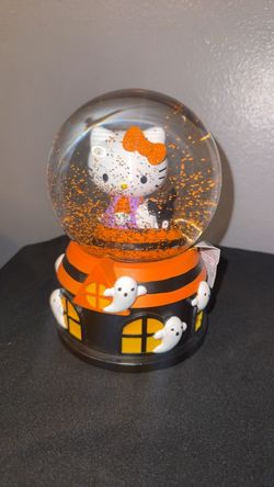 Hello kitty Halloween snow globe