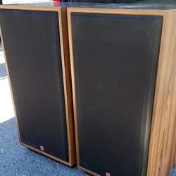 2 26 By 18 Cerwin Vega Speakers And 2 36 By 18 Cerwin Vega Speakers No Room 300 Or Obo