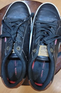 Men's Levi Sneakers 7.5