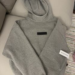 kids essentials sweater age 5-8