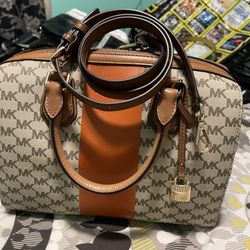 New   Michael Kors Purse Medium Size cross body