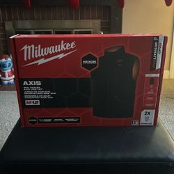 Milwaukee Axis M12 Heated Vest Kit