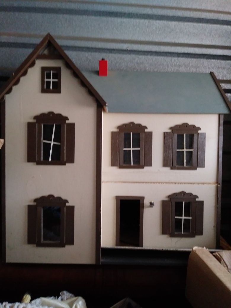 Vintage Dollhouse with furniture