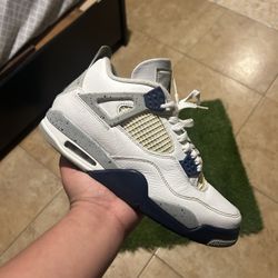 Jordan 4 Midnight Navy Size 9.5