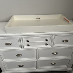 Baby Crib, Dresser & Changing Pad 