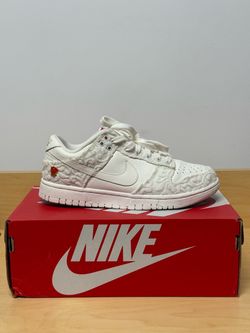 Women Nike Dunk Low Give her flowers Sz 7W (5.5M)