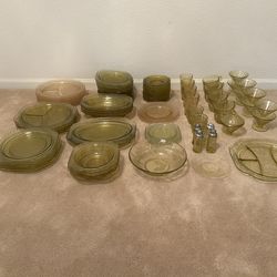 Depression Ware (94 Pieces)
