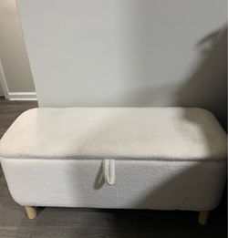 Soft and cozy bed bench