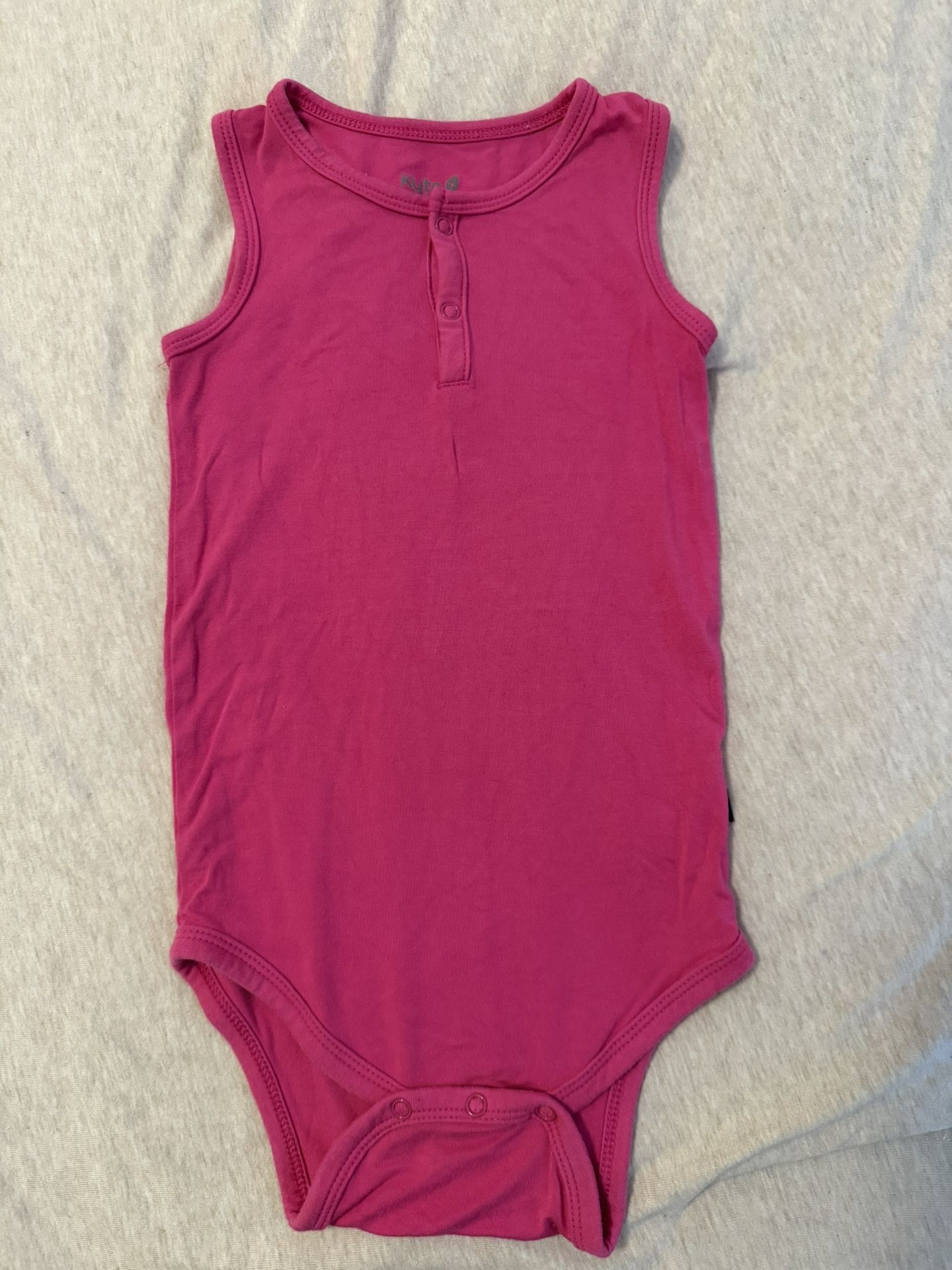 Kyte Baby Bodysuit In Raspberry