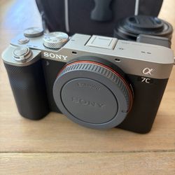 Sony A7C Mirrorless Camera + FE 28-60mm Lens – Mint Condition