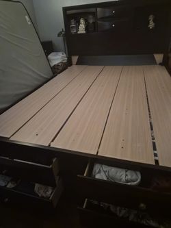 Queen size bed good condition