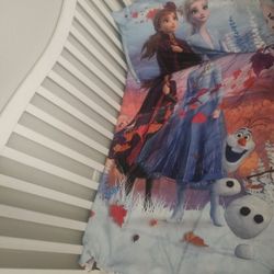 Cuna Con Colcha De Frozen 