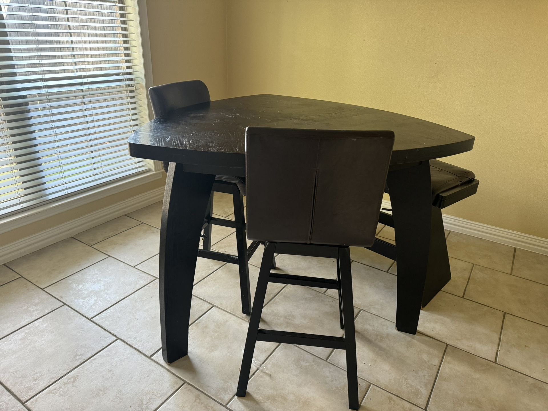 LARGE Dining Table- MOVING OUT NEED GONE ASAP