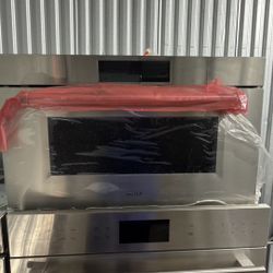 🔥 Wolf 30” M Series Professional Convection Steam Oven – Plumbed ✨ New – 2025 model 💵 Price: $6,998 🚚 Delivery Available 🔧 Professional Installati