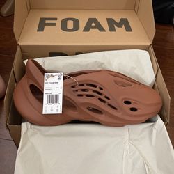 Yeezy Foam Rnr Size 11