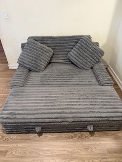 Gray Plush Ribbed Pull-Out Sleeper Sofa