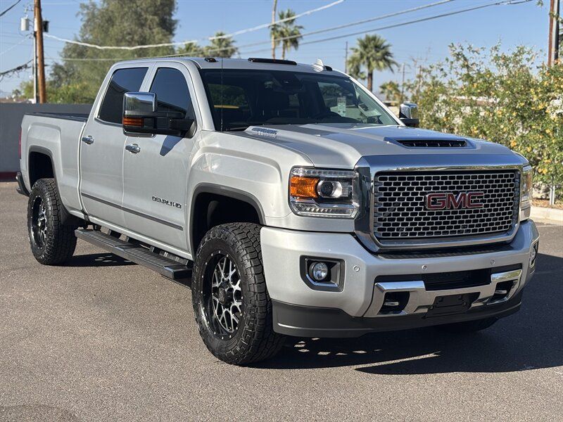 2017 GMC Sierra 2500 Denali DIESEL TRUCK 4WD LOW MI GMC 2500 DENALI 4X4
