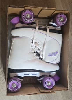Roller Derby Skates - Women Size 7