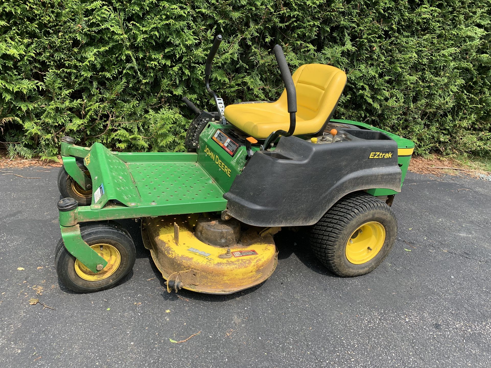 John Deere z225 Zero Turn Mower